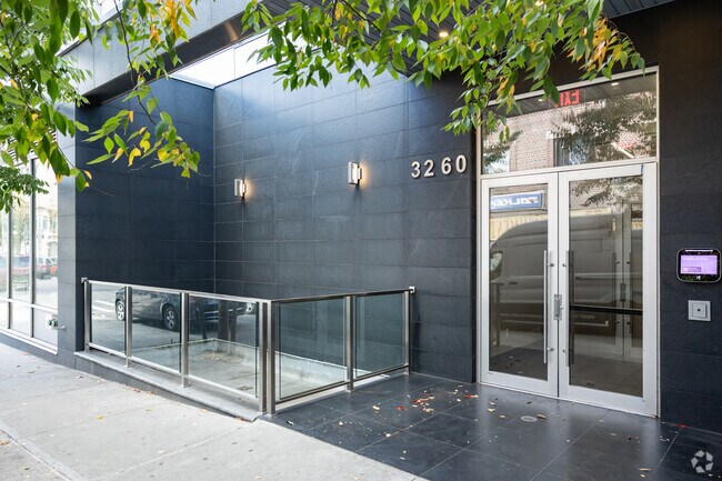 Entrada - 3260 106th St
