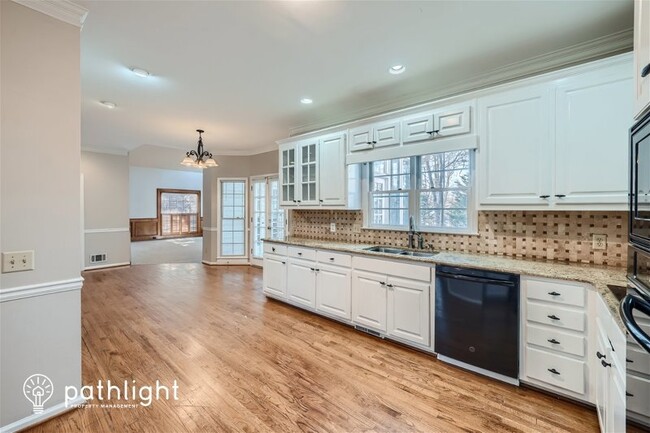 Foto del edificio - 1091 Lake Washington Dr NW, Lawrenceville,...