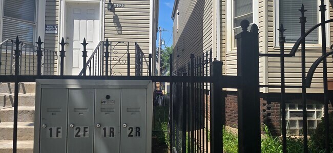 Foto del edificio - 8222 S South Shore Dr