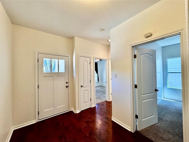 Building Photo - 2209 Independence Dr