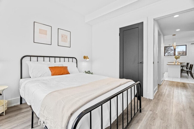 Building Photo - 585 Queens Ave