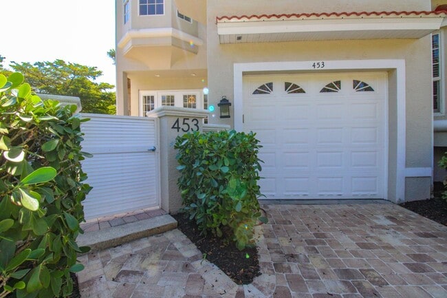 Building Photo - ****DOWNTOWN NAPLES*** SEASONAL***BEAUTIFUL VILLAS NAPOLI****NOW AVAILABLE***