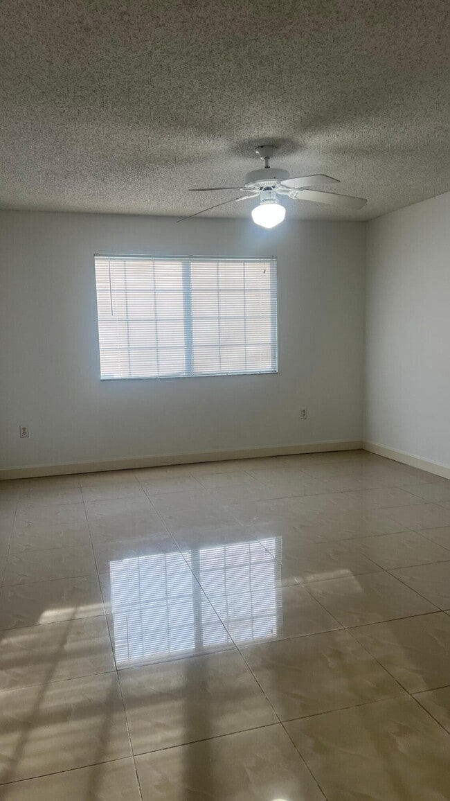 Foto del edificio - 5021 Wiles Rd