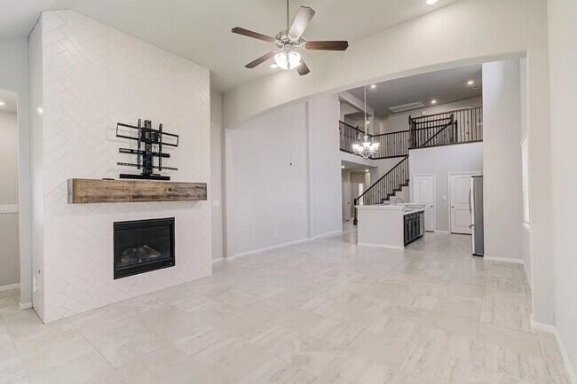 Foto del edificio - 4423 Sandhill Terrace Ln