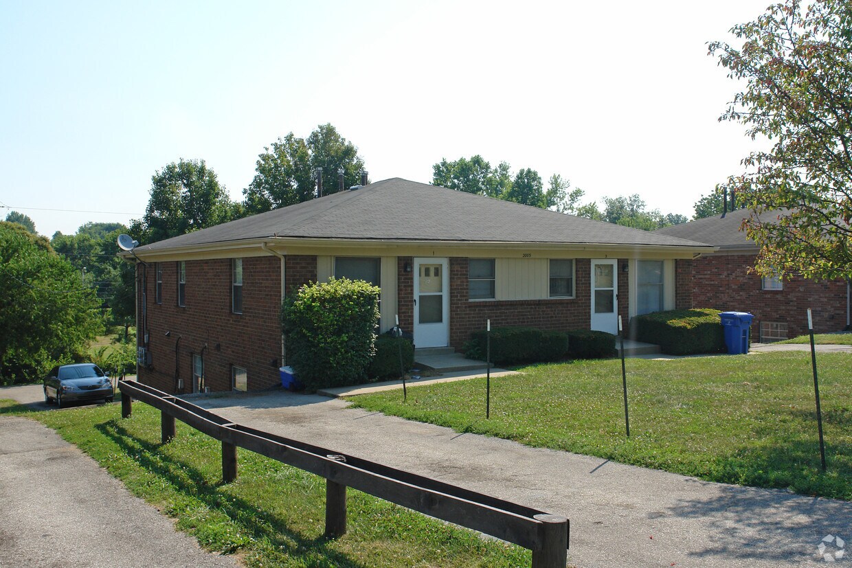 Building Photo - 2005 Cambridge Dr
