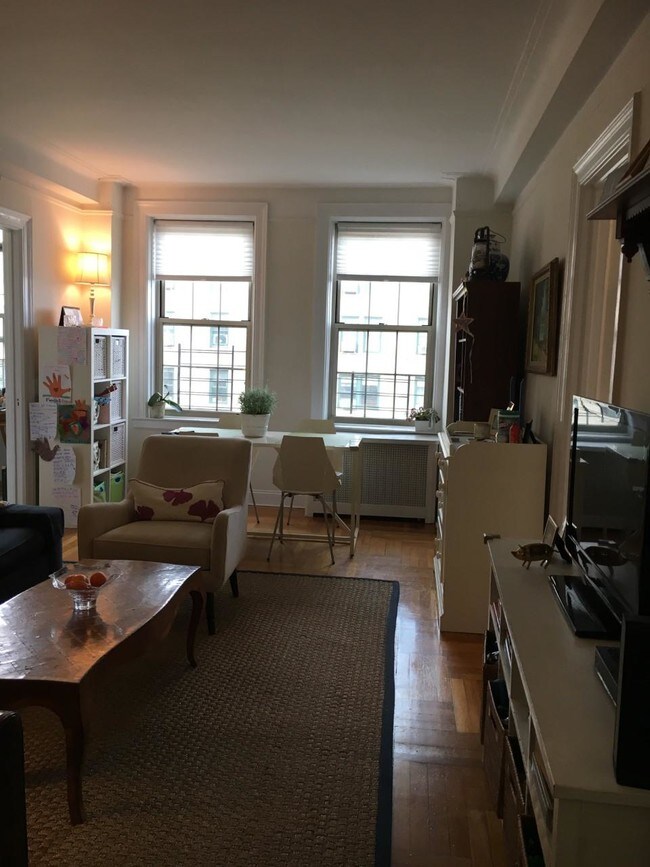 Foto del edificio - 698 West End Ave