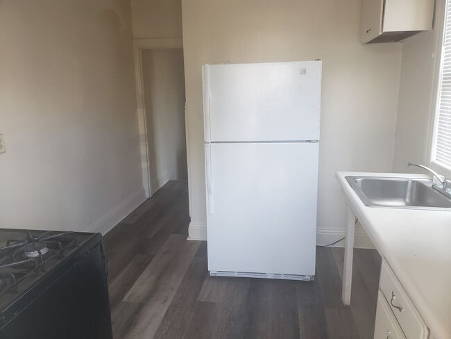 Building Photo - 643 Lincoln St