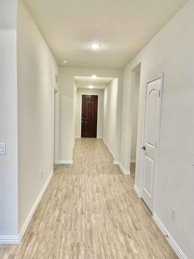 Foto del edificio - 2409 Rooster Lane