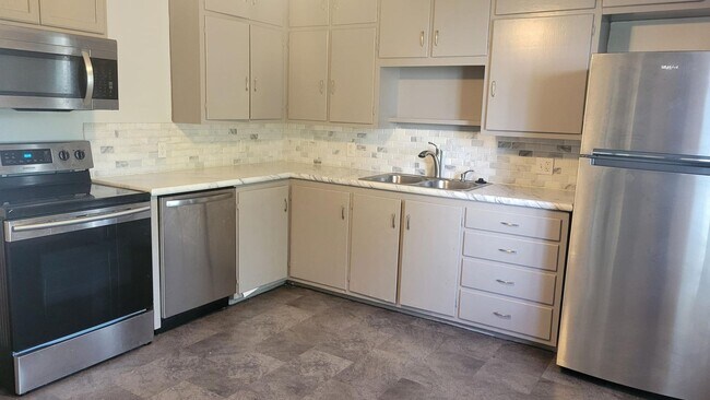 Foto del edificio - PRE-LEASE!! Beautiful 3 Bedroom/ 1.5 bath