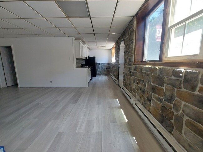 Building Photo - 132 E Main St