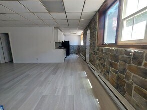 Building Photo - 132 E Main St
