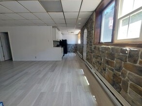 Building Photo - 132 E Main St
