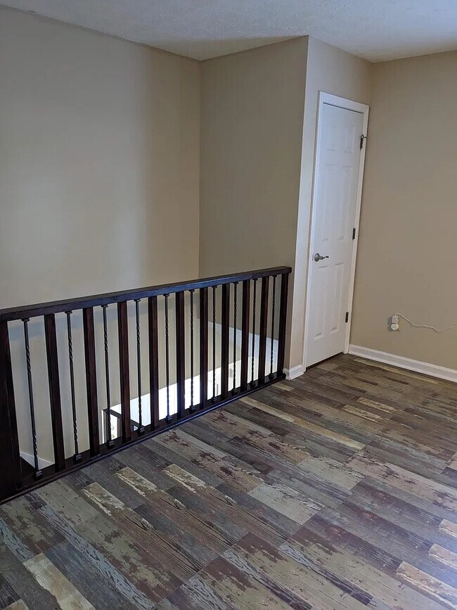 Foto del edificio - Room in House on Karl Ct
