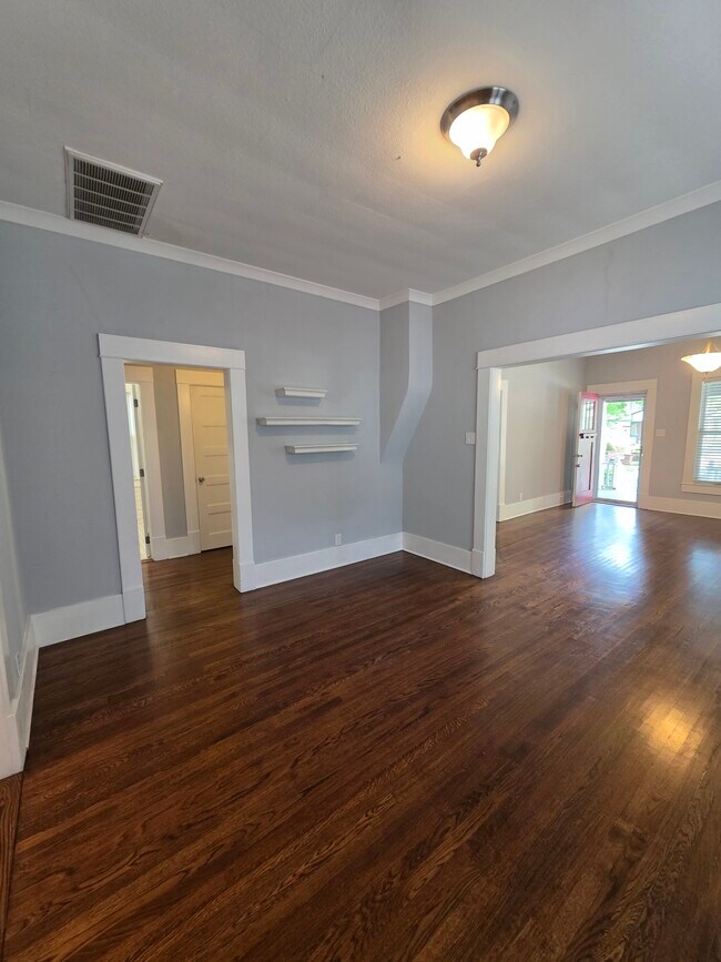 Building Photo - 1401 S Elwood Ave