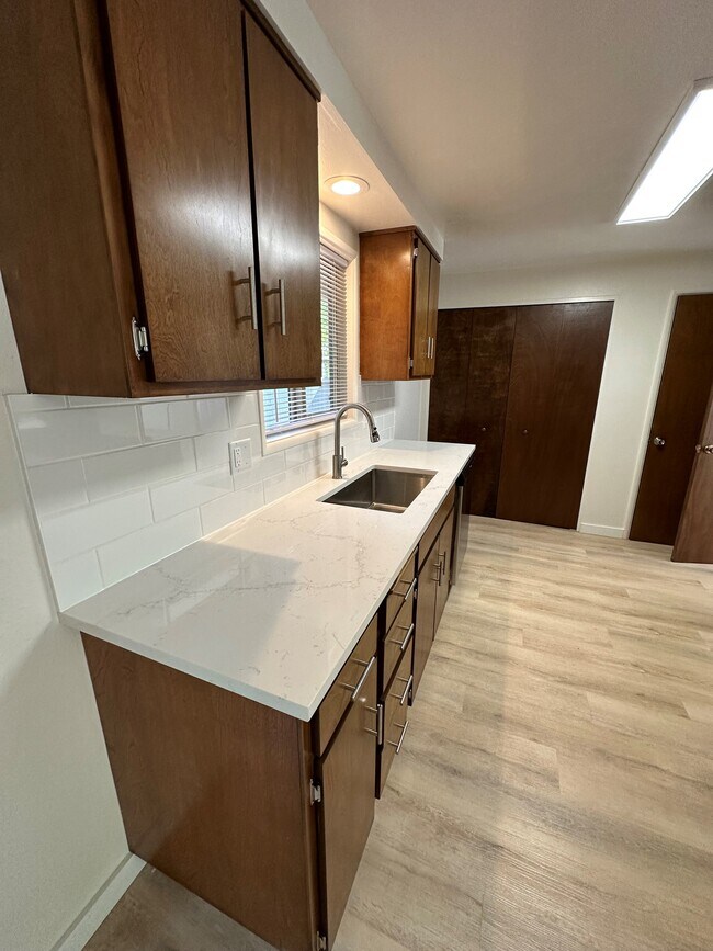 Foto del edificio - 735 E 43rd Ave