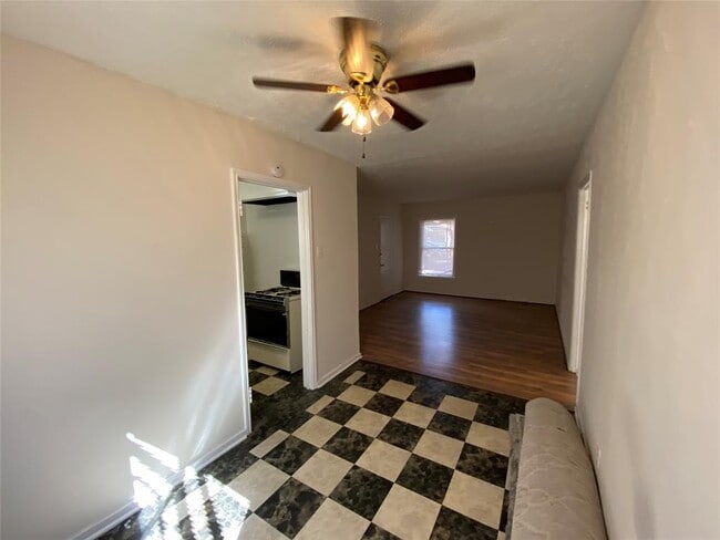 Building Photo - 4420 Roseland St