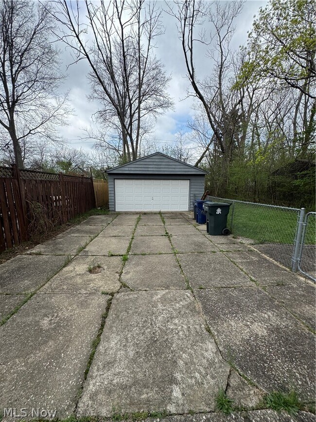 Foto del edificio - 3327 Bradford Rd