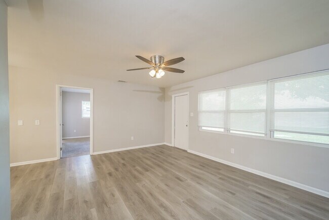 Foto del edificio - 4346 Tufts Ave