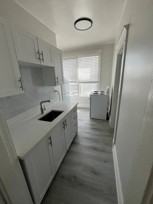 Building Photo - 1 bedroom in Regina SK S4P 2K8