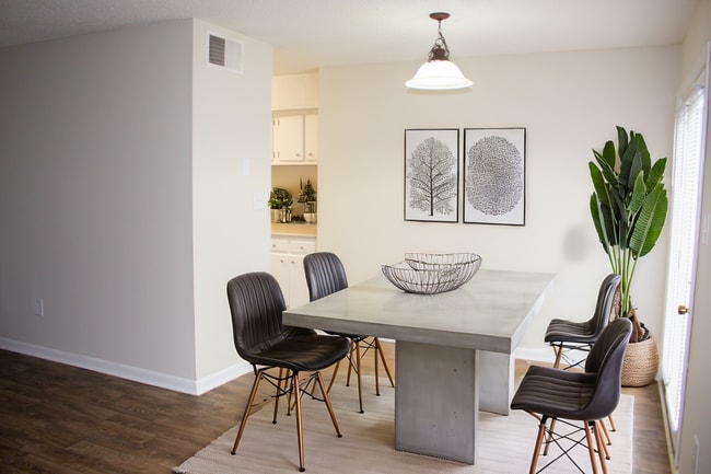 Comedor - Ivy Green at the Shoals