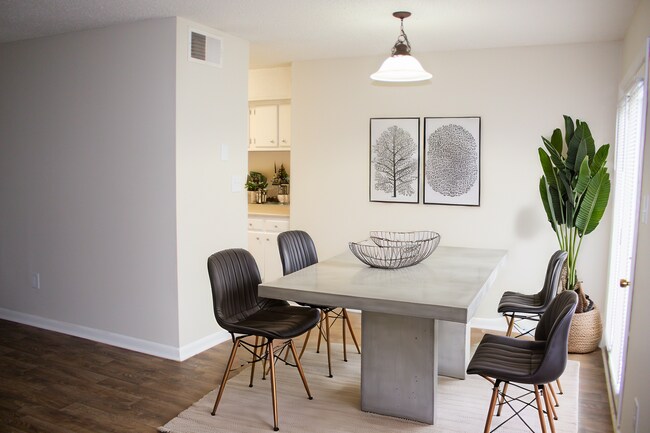 Comedor - Ivy Green At The Shoals, LLC