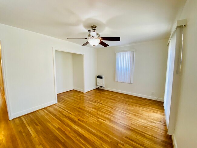 Living Room - 9031 Hubbard St