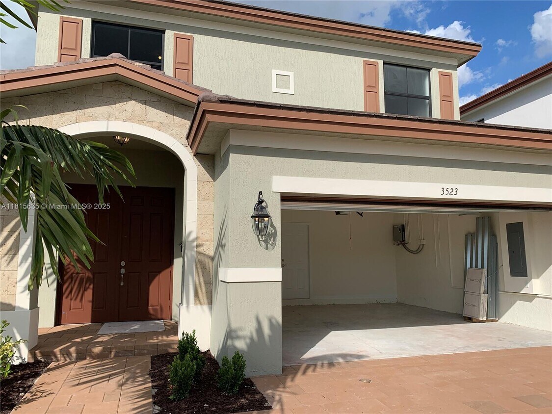 Foto principal - 3523 W 105th Pl