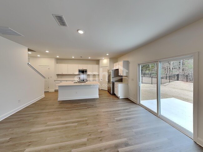 Building Photo - 5014 Twin River Dr