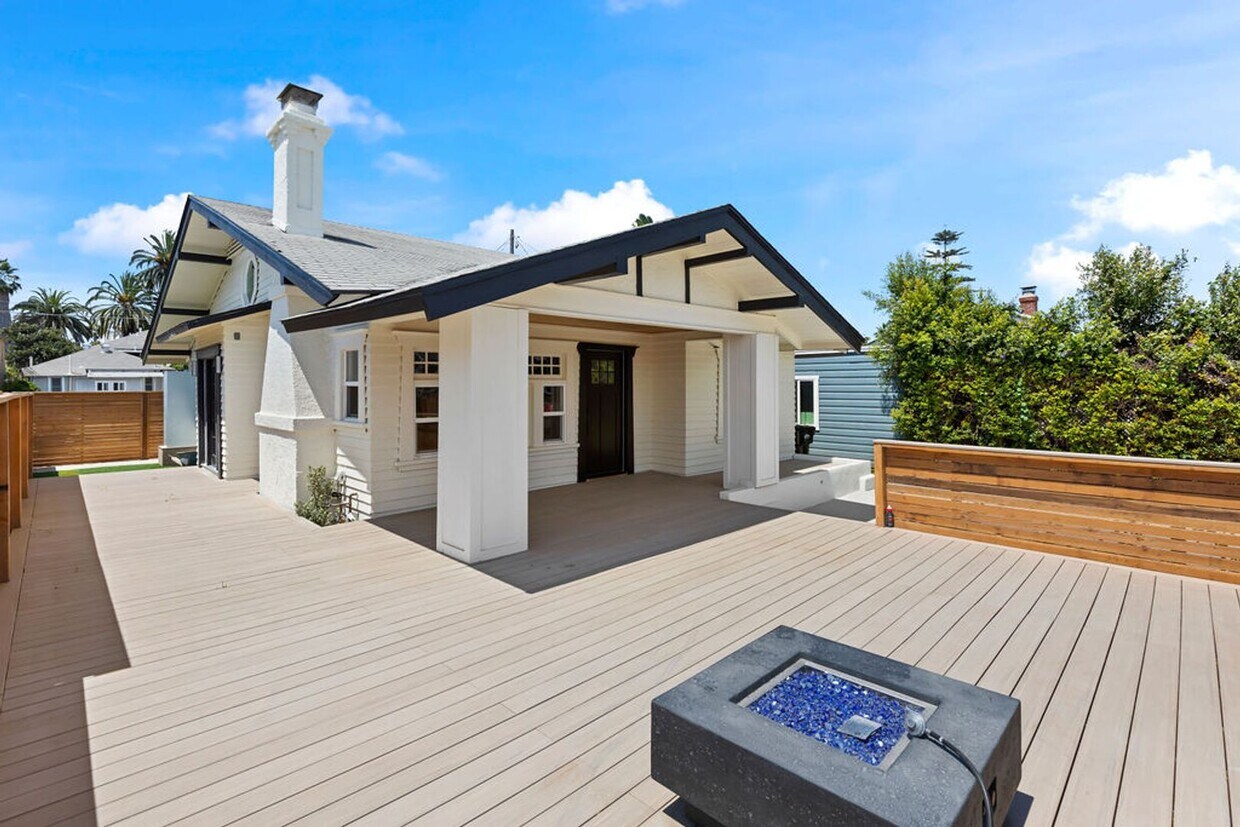 Primary Photo - incredible home 3 bedroom, loft