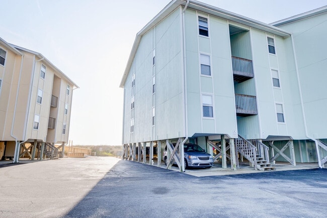 Building Photo - 918 N New River Dr