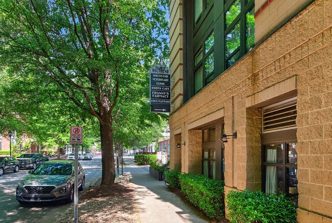Building Photo - 2125 Southend Dr