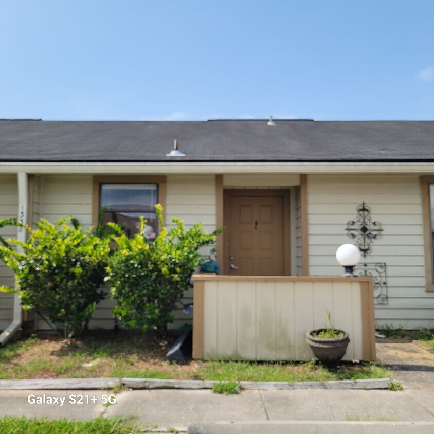 Primary Photo - $1150 - 2/2 - Jefferson Square has receive...