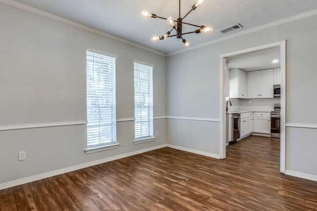 Foto del edificio - Stunning 4-Bedroom Home with Pool in Dallas
