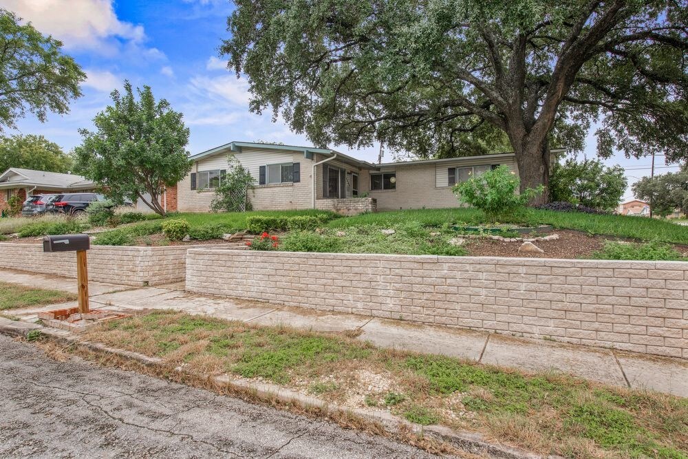 Primary Photo - 4402 Bikini Dr San Antonio TX 78218