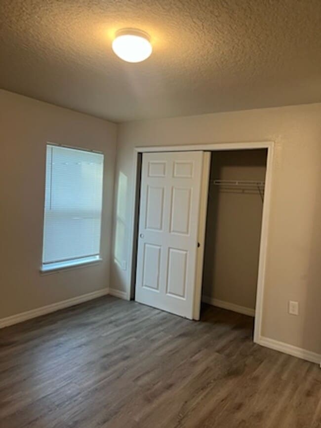 Foto del edificio - Beautiful 2 Bedroom 2 Bath Duplex Located ...