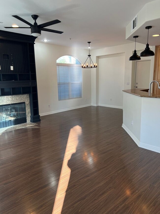 Foto del edificio - 3 bedroom 2-1/2 bath townhome close to beach