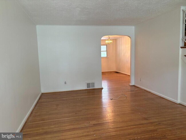 Building Photo - 1053 Taylor Dr