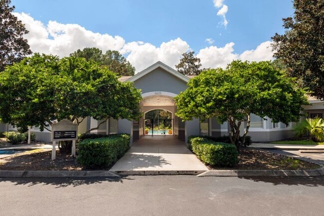 Building Photo - Courtney Manor Apartments