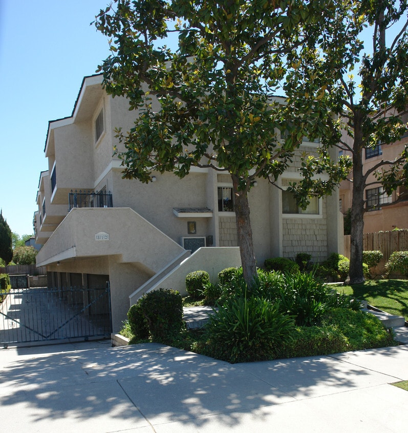 Building Photo - 812 S Marengo Ave