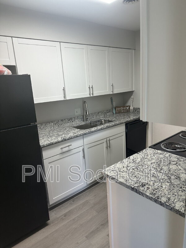 Building Photo - 105 Thornwell Ct