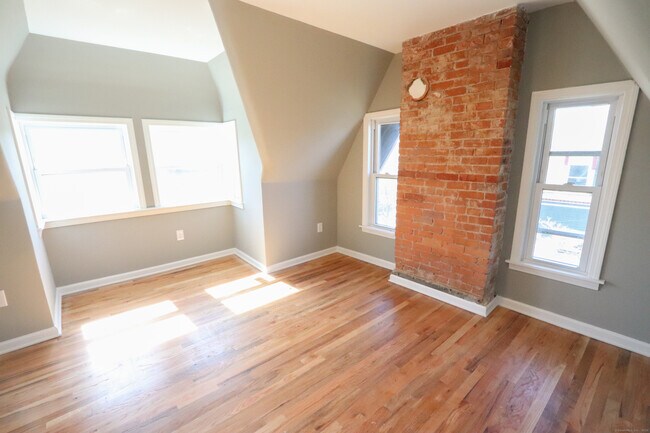 Building Photo - 313 Humphrey St
