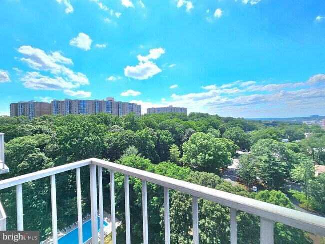 Foto del edificio - 2059 Huntington Ave