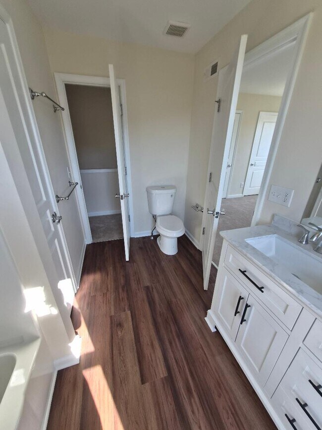 Foto del edificio - 8428 Saylor Ct