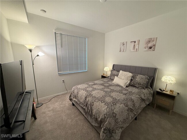 Building Photo - 15285 Grn Acrs Ave