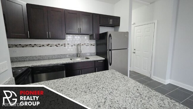 Building Photo - 3641 W Dickens Ave