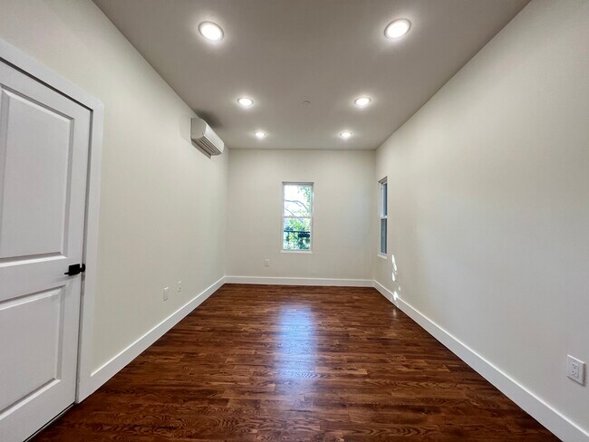 Unidad 4 - 44 Van Nostrand Ave