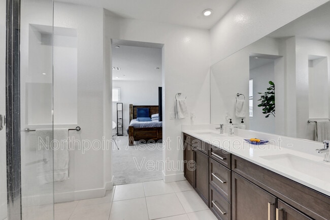 Foto del edificio - 3236 Timorasso Ave