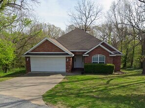 Building Photo - 19 Shelly Dr
