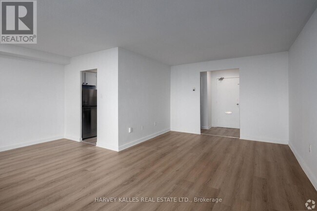 Building Photo - 2000 Sheppard Ave W