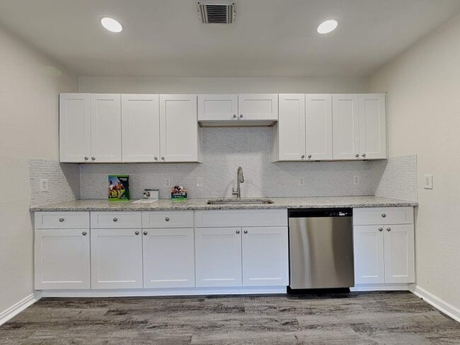 Building Photo - 9122 Prairie Trails Dr